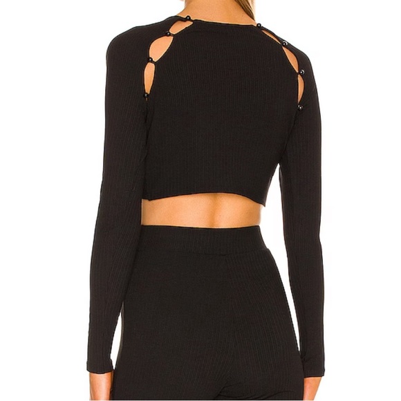 H:ours Diara top in black - Picture 3 of 9